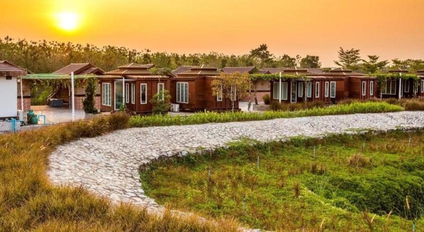 Prew Lom Chom Nam Resort Ban Phan Sadet Nok Ngoại thất bức ảnh