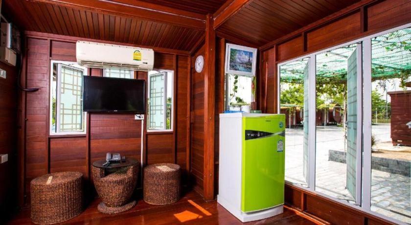Prew Lom Chom Nam Resort Ban Phan Sadet Nok Ngoại thất bức ảnh